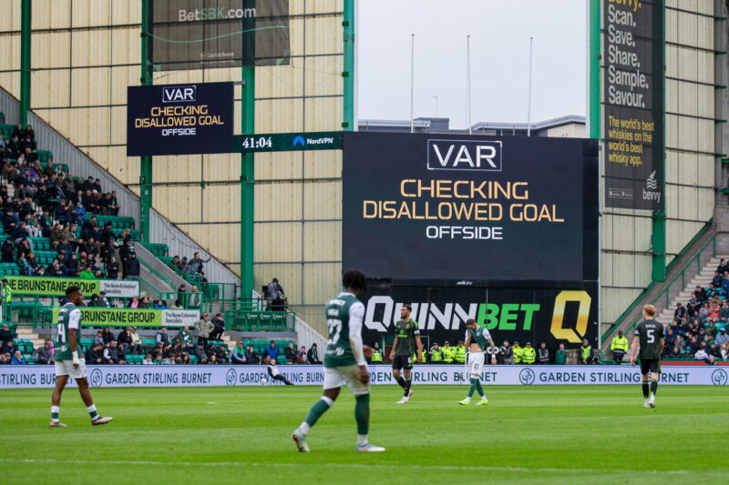B0MBSHELL — Referee has come Outside to Confess that Celtic were indeed R0BBED and CHEATED at Easter Road last Sunday after TWO of VAR decisions by Don Robertson given against Celtic shouldn’t have STOOD – You Won’t Believe what was said 😱